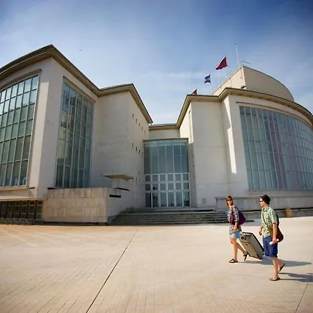 아파트 In Near Marina & Park *