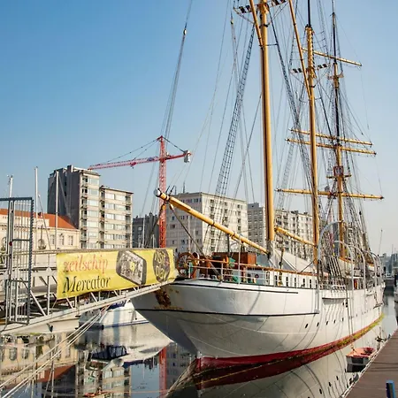 아파트 In Near Marina & Park